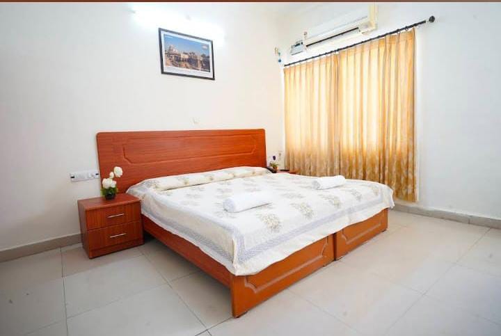 Premium deluxe room at Shree Swaminarayan Dharamshala, Dadar Mumbai